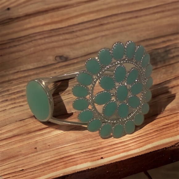 Vintage turquoise and silver cuff bracelet - Picture 1 of 6